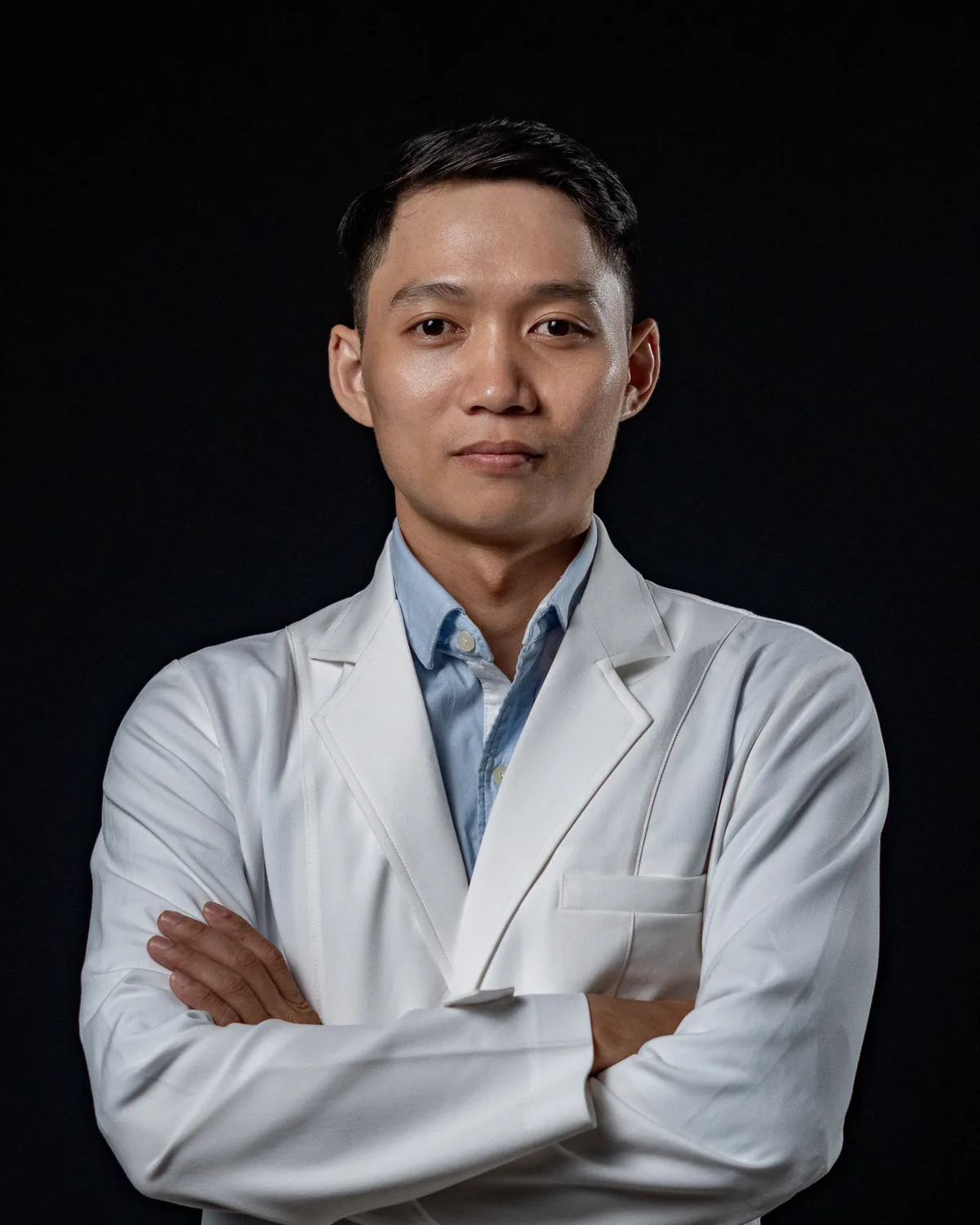 BS. Trương Công Hậu trong trang phục y tế